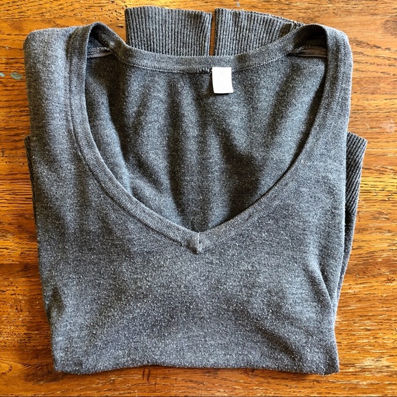 Basic gray v-neck sweater - Picture 5 of 6